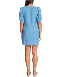 Платье Fields of Gold Textured Stripe Gauze Shift Dress, цвет Blue Frosting Steve madden