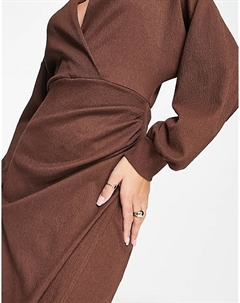 Коричневое фактурное платье миди с запахом и воротником DESIGN Asos