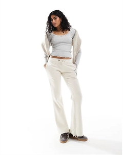 Спортивные расклешенные брюки-джоггеры с низкой посадкой кремового цвета Superdry