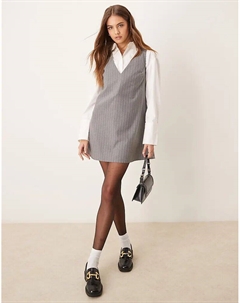 Платье-футляр с глубоким V-образным вырезом в тонкую серую полоску Asos design