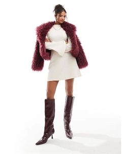 Супермягкое облегающее мини-платье с расклешенной юбкой кремового цвета Asos design