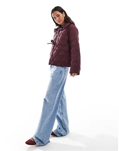 Стеганый пиджак с воротником-оборкой и завязкой спереди в бордовом цвете Asos design