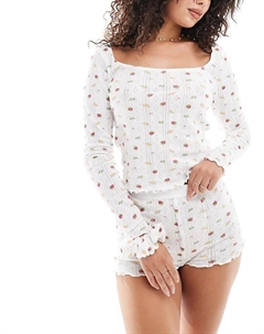 Комплект из топа с длинными рукавами и короткой пижамы с резинкой для волос с мелким принтом «завтрак» Asos design