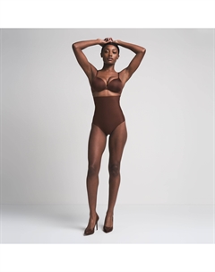 Трусы Core Sculpt с высокой талией, цвет cocoa Skims