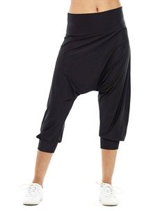 Спортивные брюки Functional Light 3/4 Harems HP201, черный Winshape