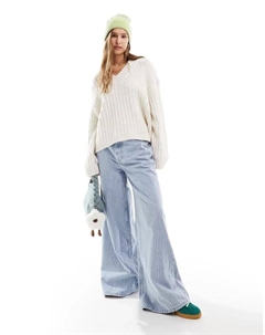 Кремово-белый свитер с V-образным вырезом Asos