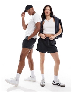 Черные узкие укороченные шорты унисекс DESIGN Asos
