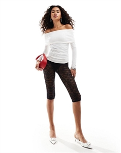 Белый топ с длинными рукавами и открытыми плечами Daria Weekday