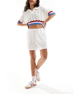 DESIGN — Белые шорты из смесового льна Asos