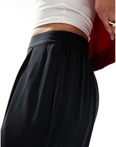 DESIGN — удобные брюки черного цвета Asos