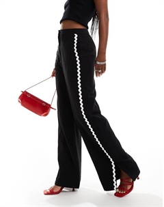 Однотонные брюки с отделкой рик-рак DESIGN Asos