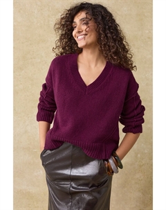 Детали шва трикотажного джемпера с V образным вырезом, красный Next