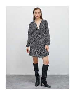 Мини-платье с цветочным принтом и V-образным вырезом с длинными рукавами, черный Koton