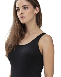 Майка "EMOTION", широкие бретели, окантованные блестящим атласом, черный Mey