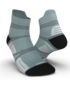 НОСКИ ДЛЯ БЕГА С РЕМЕШКОМ - СЕРЫЕ Kiprun