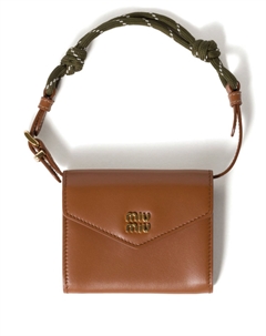 Кожаный кошелек через плечо, коричневый Miu miu