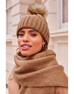 Теплая вязаная шапка с помпоном из искусственного меха, коричневый Lipsy