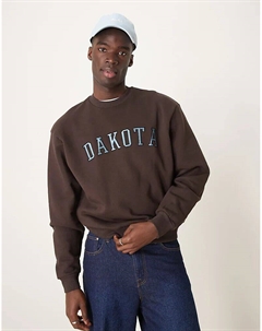 Свободный свитшот oversize с атласной вышивкой на груди коричневого цвета Asos design