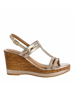 Босоножки из кожи на танкетке бежевый Tamaris