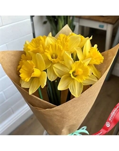 Яркий весенний букет из 9 желтых нарциссов в крафте Azalianow цветы. подарки. декор