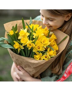 Яркий весенний букет из 25 желтых нарциссов в крафте Azalianow цветы. подарки. декор