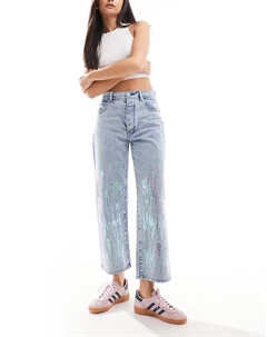 – Джинсы светло-голубого цвета с пайетками Scalpers