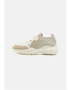 Низкие кеды , цвет light beige/off white Stuart weitzman