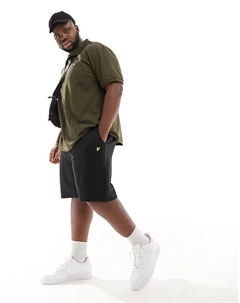 Плюс тренировочные шорты черного цвета Lyle & scott