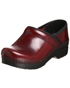 Профессиональные женские кожаные сабо Slip On, цвет cordovan Dansko