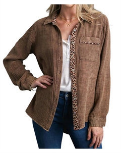 Рубашка на пуговицах из хлопчатобумажной марли с минеральной стиркой коричневого цвета Umgee