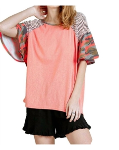 Топ с рукавами-колокольчиками Camo персикового цвета Umgee