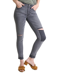 Джинсы-стрейч с потертостями из денима светло-серого цвета Umgee