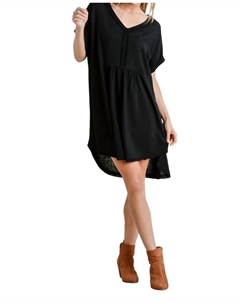 Платье с отложным рукавом и бахромой по краю - Plus In Black Umgee