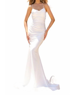 Длинное вечернее платье с воротником-хомутиком и шлейфом белого цвета Amelia couture