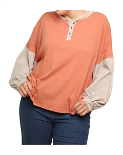 Топ Henley Color Block в терракотовом цвете, цвет terracotta Umgee