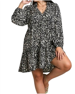 Двухцветное многоярусное платье с принтом черного цвета Umgee