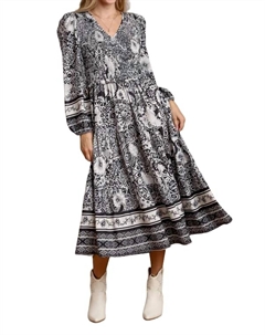 Платье макси с V-образным вырезом и отделкой по краям в черном/белом цвете Umgee