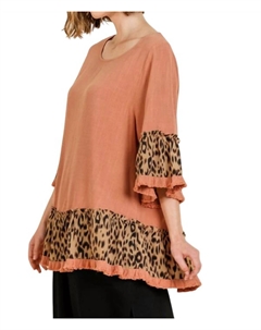 Топ с анималистичным принтом и оборками по подолу персикового цвета Umgee