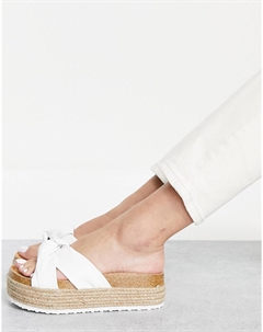 Белые сандалии на плоской платформе с узлом DESIGN Teegan Asos