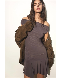 Короткое платье с открытыми плечами, коричневый Pull & bear