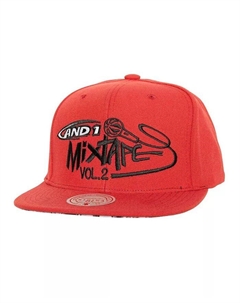 Мужская x AND1 Red Mixtape Vol. 2 Регулируемая кепка Mitchell and ness