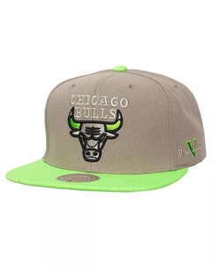 Мужская серая/неоново-зеленая кепка Chicago Bulls Core V Snapback, серый Mitchell and ness