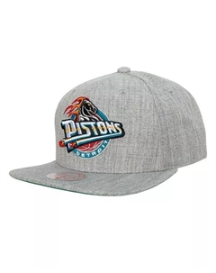 Мужская кепка-кнопка Detroit Pistons Hardwood Classics 2.0 цвета «серый» Mitchell and ness