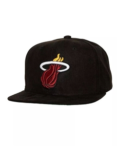 Мужская черная кепка-кнопка Miami Heat Sweet Suede Mitchell and ness