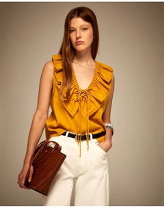 Блузка с оборкой на горловине, горчичный Сфера