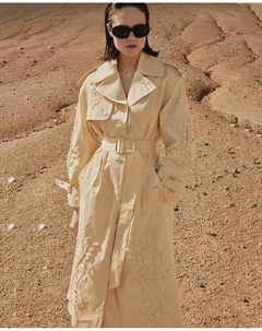 Вышитый тренчкот, цвет Crudo Сфера