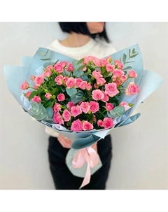 Букет из розовых кустовых роз и эвкалиптом 9 шт Л'этуаль flowers