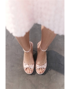 Босоножки атласные с бантиком Befree