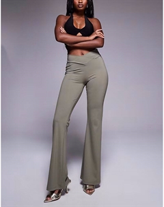 Приталенные брюки-клеш цвета хаки с V-образным поясом Asos design