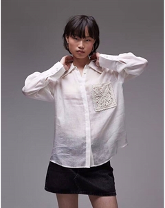 Рубашка свободного кроя с карманом из рами белого цвета Mango